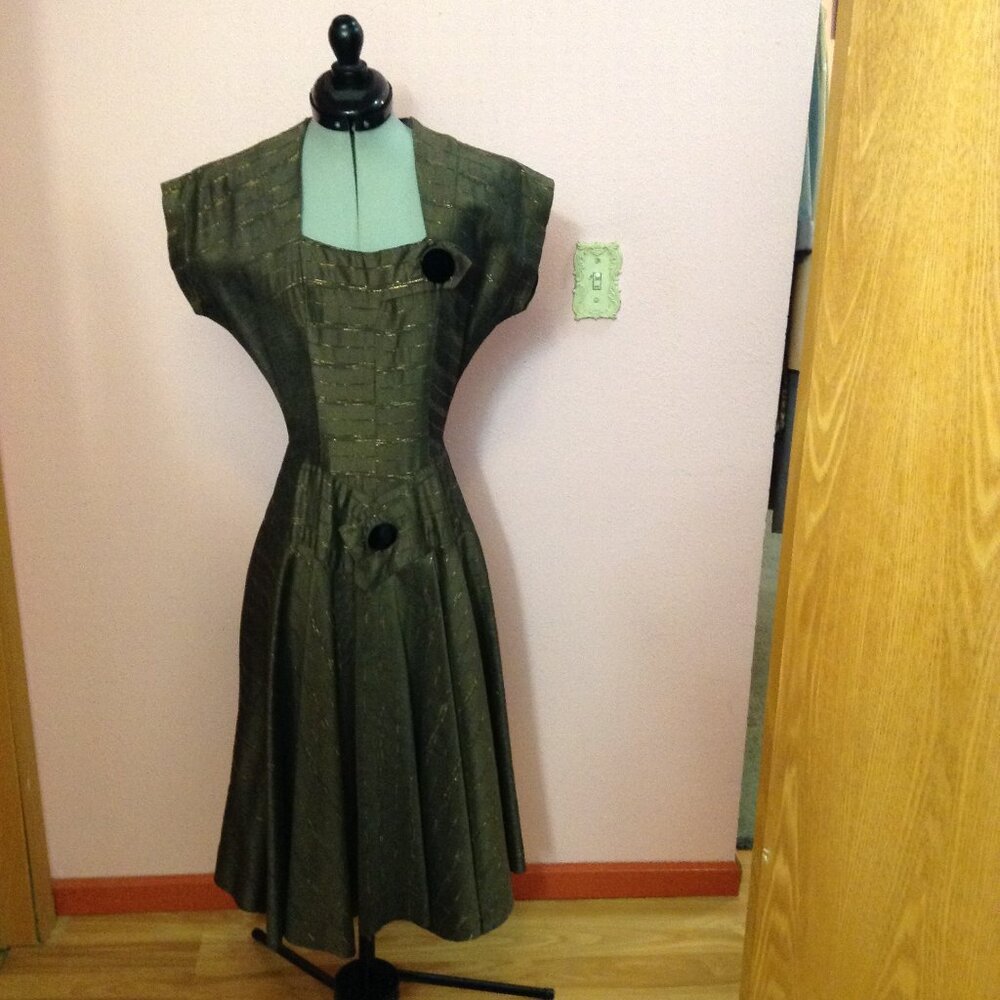 Vintage 1950s Taffeta Brown Cocktail Party Dress with Black Velvet Buttons